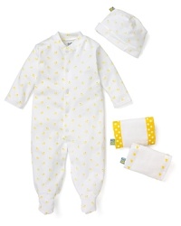 Noa Lily frolicking ducks are featured on this soft cotton collection for your new arrivals. Stored in a reusable basket, the set includes footie, hat and two burp clothes.