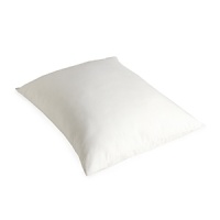 This slow-rise memory pillow provides the benefits of memory foam with the feel of natural fibers. Comfortable and fluffy, it continually adjusts to the movements of the head and neck to offer constant cervical and neck support, allowing the muscles to relax properly.