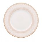 The Samarkand bone china collection by Villeroy & Boch combines stylish, exotic elements with timeless elegance. Precious golden bands and chains decorate this pure white bone china pattern. Warm ivory tones add a harmonious touch. Mix and match with the coordinating Mosaic-designed dinner plate for a look that is truly your own.