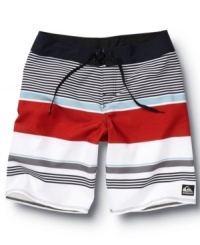 In an iconic trio of hues, these Quiksilver board shorts are an all-American classic with a cool twist.