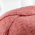 The waving undersea-style motif on a vivid coral background infuses this DIANE von FURSTENBERG full/queen duvet cover with poppy modernity.