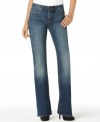 Perfect for everyday wear, these Levi's 525 bootcut jeans feature a figure-flattering cut and just-right blue wash!