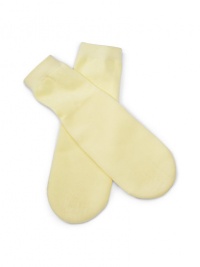 Soothe and recondition feet and calves by using a revolutionary gel technology that forms a contouring moisture wrap. These socks deliver a continual, intense treatment to feet in need. The gel lining nurtures and deeply moisturizes without leaving a residue on skin. The difference in skin condition is immediate--feet, heals and calves feel soft, nourished and relaxed.