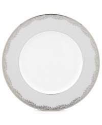 Bordered with delicate platinum flowers, the Lenox Bloomfield accent plate brings refreshing elegance to sure-to-be memorable occasions. Timeless bone china in pure white with a band of pewter complements just about any setting.