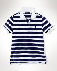 The timelessly preppy short-sleeved polo shirt in striped cotton mesh.