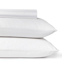 Pratesi, the world's legendary linen maker presents Hotel Sweet Hotel; the linen of choice for elite hotels and discerning clientele around the globe. Sheet set includes flat sheet, fitted sheet and two standard pillowcases.