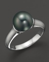 A timeless classic, this Tara Pearls pearl ring combines 18K white gold with a stunning Tahitian black pearl.