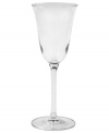 As a perfect complement to her elegant dinnerware, renowned bridal designer Vera Wang and Wedgwood have created stemware inspired by the simple curves of a tulip. The Classic pattern wine glasses sit on a slender ringed pedestal and offer breathtaking purity of form.