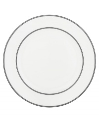 Leave it to kate spade to improve upon the classic sophistication of black and white. Dinner plates with a concentric pattern featuring the timeless pairing lend your tabletop easy elegance.