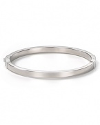 Keep it simple: MICHAEL Michael Kors' silver bangle perfects refined polish at your wrist. Worn solo or stacked, the slim bracelet shines on for perennial chic.