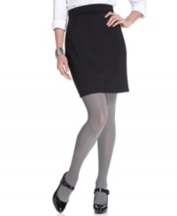 Keep a step ahead of the crowd with these comfy cotton tights from HUE. Pair them with slim skirts or traditional trousers to polish off your everyday look.