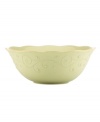 With fanciful beading and a feminine edge, this Lenox French Perle serving bowl has an irresistibly old-fashioned sensibility. Hard-wearing stoneware is dishwasher safe and, in a soft pistachio hue with antiqued trim, a graceful addition to every meal.