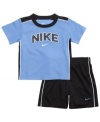 This set set from Nike will have him on the playground in fresh sporty style.