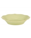 With fanciful beading and a feminine edge, this Lenox French Perle pasta bowl has an irresistibly old-fashioned sensibility. Hardwearing stoneware is dishwasher safe and, in a soft pistachio hue with antiqued trim, a graceful addition to any meal.