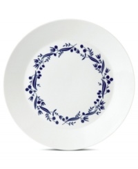 Ringed with navy flora, the Fable Garland dinner plate boasts distinct Scandinavian style and, in Royal Doulton porcelain, is up for just about any task. Mix with other Karolin Schnoor nature patterns to customize your table.