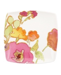 In an inspiring display of alluring watercolors, the Floral Fusion accented square plates offer a bright, contemporary addition to your table. Mix and match across the Lenox Floral Fusion dinnerware collection for a stunning presentation.