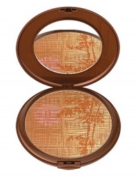 Mineral soothing pressed bronzer for a true and lively glow. All-over powder bronzer is great for face, body and décolleté with a limited edition bamboo design. Inspired by the desert sun and exotic mirages, accents of gold, copper and pink come together for a glowing, sun-kissed complexion.