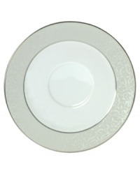 Clean and cool with an understated elegance, Mikasa's Parchment fine china dinnerware and dishes collection features a soft gray border embellished by an intricate scroll design. Accented by inner and outer borders of platinum. Dishwasher safe.