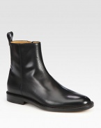 Leather bootie with side zip closure.Back loop pullLeather soleMade in Italy