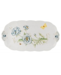 With a gently scalloped rim and whimsical flower and butterfly motif, this sandwich tray is a delightful way to serve lunch or afternoon tea. Mix and match with the rest of the Butterfly Meadow collection.