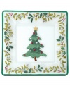 A classic holly motif and tree-green banding in textured glass make this Pfaltzgraff Winterberry platter a festive addition to holiday tables.