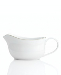 Forever elegant, this Charter Club Grand Buffet gravy boat features lustrous white porcelain edged in shimmering gold for a look of sheer timelessness.