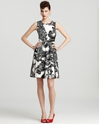 An elegant paisley print meets a bold black-and-white palette for retro glamour infused with modern edge. Finish the kate spade new york dress with a slash of lipstick and color-pop heels for a party-ready style.