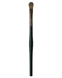 Shiseido The Makeup Medium Eyeshadow Brush. Firm yet soft. The rounded end is excellent for creating gradations of color. Especially suited for blending shadow over the entire lid.