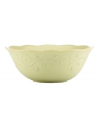 With fanciful beading and a feminine edge, this Lenox French Perle serving bowl has an irresistibly old-fashioned sensibility. Hard-wearing stoneware is dishwasher safe and, in a soft pistachio hue with antiqued trim, a graceful addition to every meal.