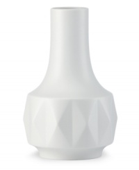 A cut above. This Castle Peak vase presents an ultra-modern take on kate spade new york's signature bow motif, featuring bold faceted accents in white porcelain.