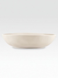 Yet another easy, elegant collection from Donna Karan, now designed for your home in organically shaped, matte-glazed stoneware. From the Casual Luxe CollectionStoneware13.5 diam.109 oz.Dishwasher- and microwave-safeImported