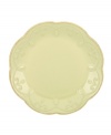 With fanciful beading and a feminine edge, this Lenox French Perle accent plates have an irresistibly old-fashioned sensibility. Hardwearing stoneware is dishwasher safe and, in a soft pistachio hue with antiqued trim, a graceful addition to every meal.