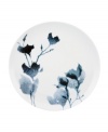 The name Dansk evokes quality and sophisticated Scandinavian design, and Silhuet dinnerware collection is no exception. With the quiet beauty of the watercolor-like leaves and vines, Silhuet platter serves up peace and calm to today's hectic lifestyles.