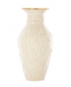 Canterbury bells spring from ivory porcelain, giving this Lenox Floral Meadow vase a delightfully understated grace. A band of sumptuous gold adds to its classic allure.