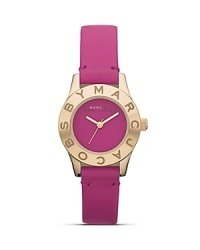 Perfect playful accessorizing with this watch from MARC BY MARC JACOBS. With a soft matte leather band and logo-engraved bezel, this piece has style-setter written all over it.