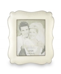 Capture your most magical moments with this large, porcelain frame.  Scalloped edges and a luminous finish combine for a truly elegant effect.