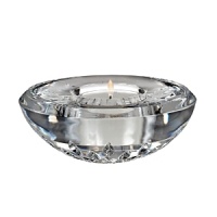 Add a touch of magic to any room with candlelight filtered through this fine crystal votive from Waterford Crystal featuring the Lismore pattern's diamond-like facets.