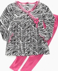 Adorable appeal. She'll love the wild style of this zebra-print tunic and comfy leggings from Kids Headquarters.