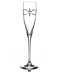 With a unique cut and flawless silhouette, the Empress flute holds infinite possibilities for elegant entertaining. A chic essential from the Lauren Ralph Lauren crystal stemware collection.