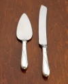 Like the time-honored techniques of classical ballet, Ballet Ribbon couples the purity and harmony of design with grace and elegance. 2-piece set includes 1 cake knife and 1 cake server.