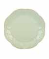 With fanciful beading and a feminine edge, this Lenox French Perle accent plates have an irresistibly old-fashioned sensibility. Hardwearing stoneware is dishwasher safe and, in an ethereal ice-blue hue with antiqued trim, a graceful addition to every meal.