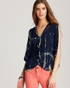 A relaxed silhouette and splashy tie-dye print makes this Vintage Havana top a trend-perfect summer choice.