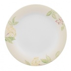 The Green Garland collection is composed of pure white fine china. Each piece features a light, fresh floral treatment in soft shades of green and yellow. Shape is always important and Villeroy & Boch, offering tableware pieces in this collection in round or oblong to create a decidedly modern approach.