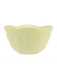 With fanciful beading and a feminine edge, this Lenox French Perle fruit bowl has an irresistibly old-fashioned sensibility. Hardwearing stoneware is dishwasher safe and, in a soft pistachio hue with antiqued trim, a graceful addition to any meal.