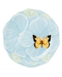 Fresh from the garden with a soft petal edge, this pale blue flower canapé plate plays host to a golden butterfly ¿ and your favorite savory treats. Mix and match with Butterfly Meadow dinnerware.