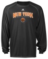 Keep team spirit alive in this New York Knicks NBA adidas shirt featuring CLIMALITE technology to keep you comfortable.