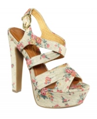 Pretty and femme. Jessica Simpson's Poll platform sandals feature an all-over floral print that will make you feel so amazingly beautiful.