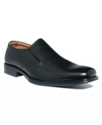 This pair of men's dress shoes was crafted in smooth, sleek leather and finished with a cool combination heel, enabling these Johnston & Murphy men's loafers to put the finishing touches on any dressed-up combination.