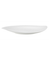 Fresh modern. Sheer white china in leaf form inspires naturally harmonious dining. A soft fluidity and radiant glaze give this collection of shallow salad bowls quiet elegance and lasting appeal. From Villeroy & Boch's collection of serveware and serving dishes.