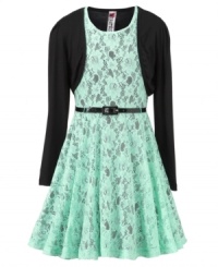 Feminine lace in a refreshing minty-green hue. She'll be the main attraction in this darling dress by Beautees.